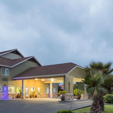 Super 8 By Wyndham Fortuna Zewnętrze zdjęcie
