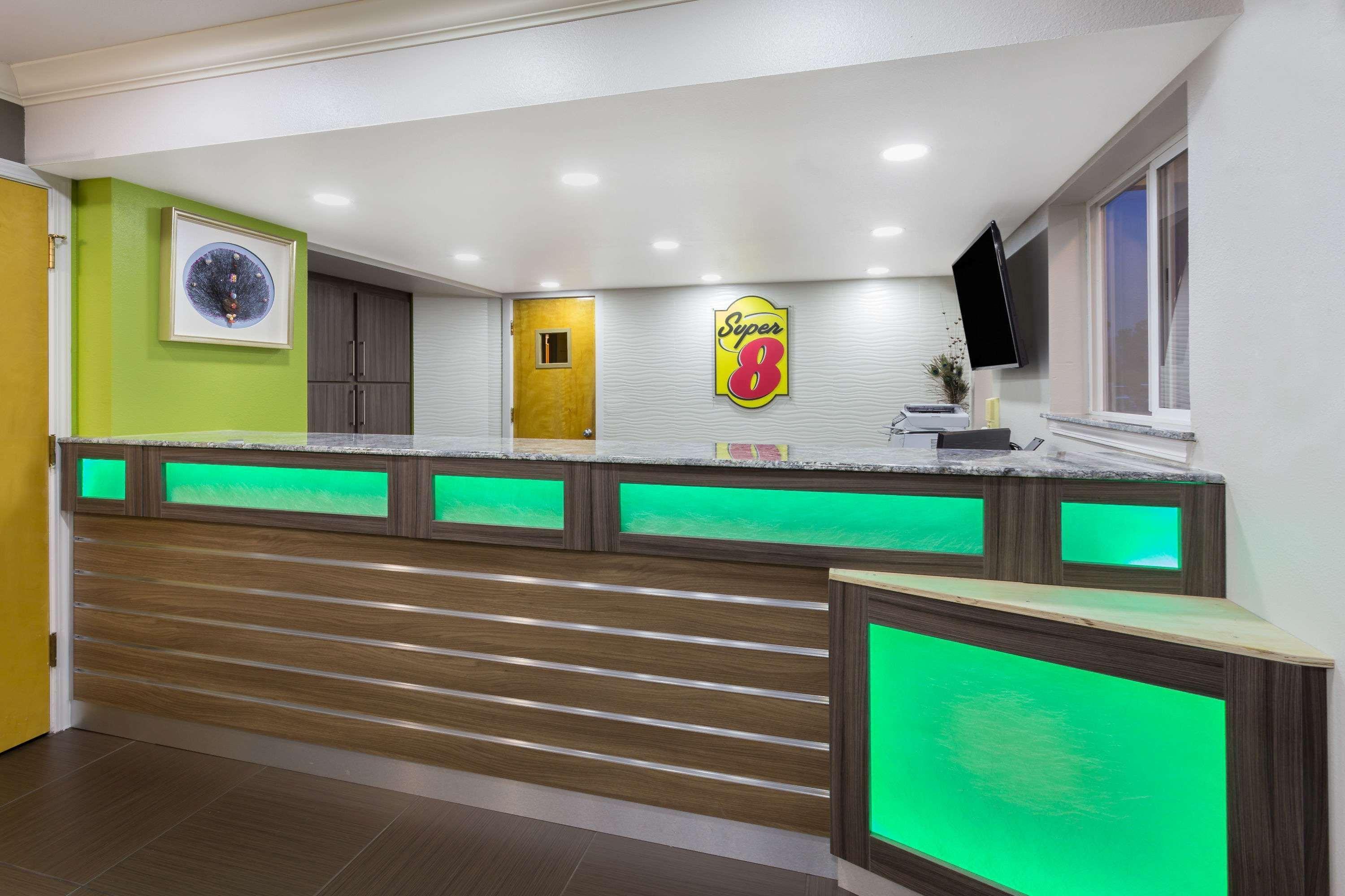 Super 8 By Wyndham Fortuna Zewnętrze zdjęcie