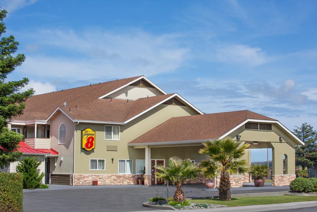 Super 8 By Wyndham Fortuna Zewnętrze zdjęcie